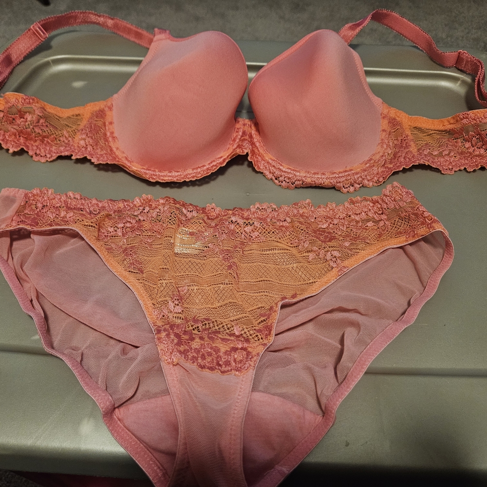 Wacoal Vibrant Pink and Orange Lace Bra Set